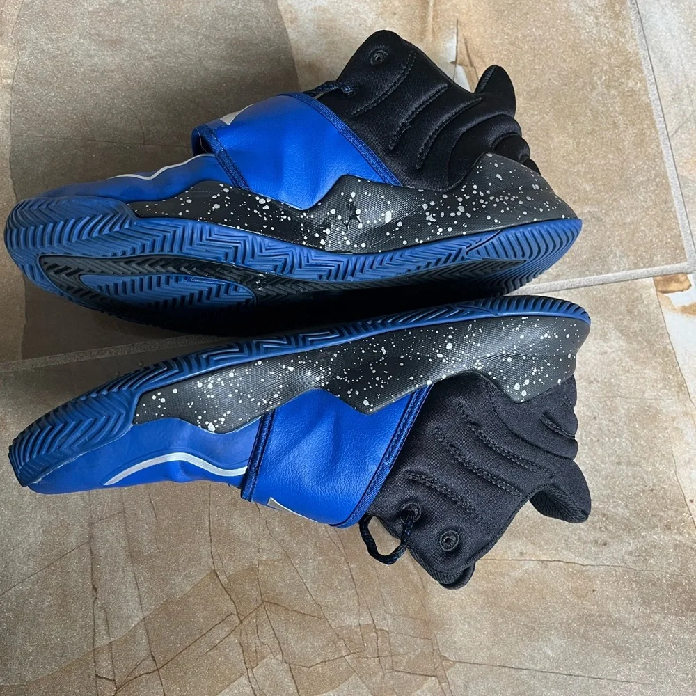Adidas basketball pro shark 2.0 deep threat J boys sneakers